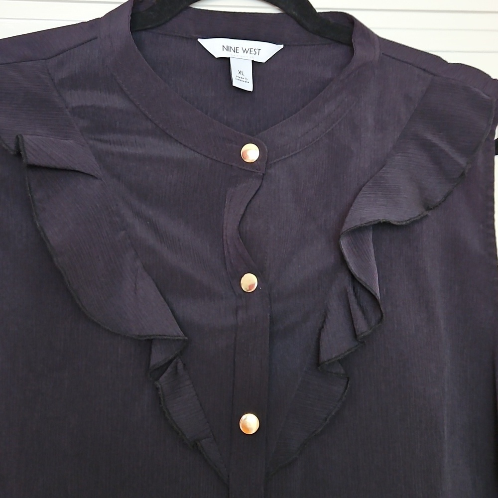 Nine West Black Sleeveless Top, Ruffle Neckline, Gold Snaps, Size XL, NWT - Picture 2 of 7